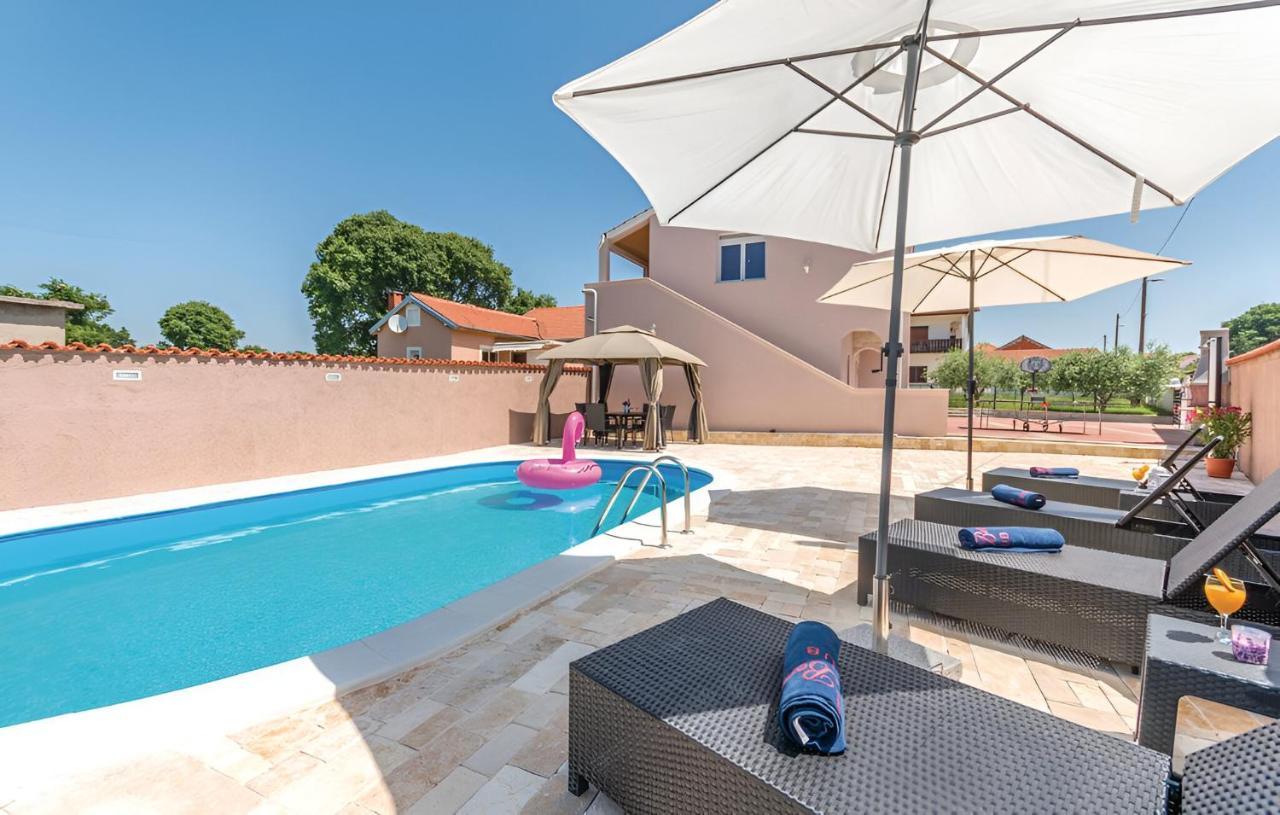 Elegant Villa Jure With Private Pool
