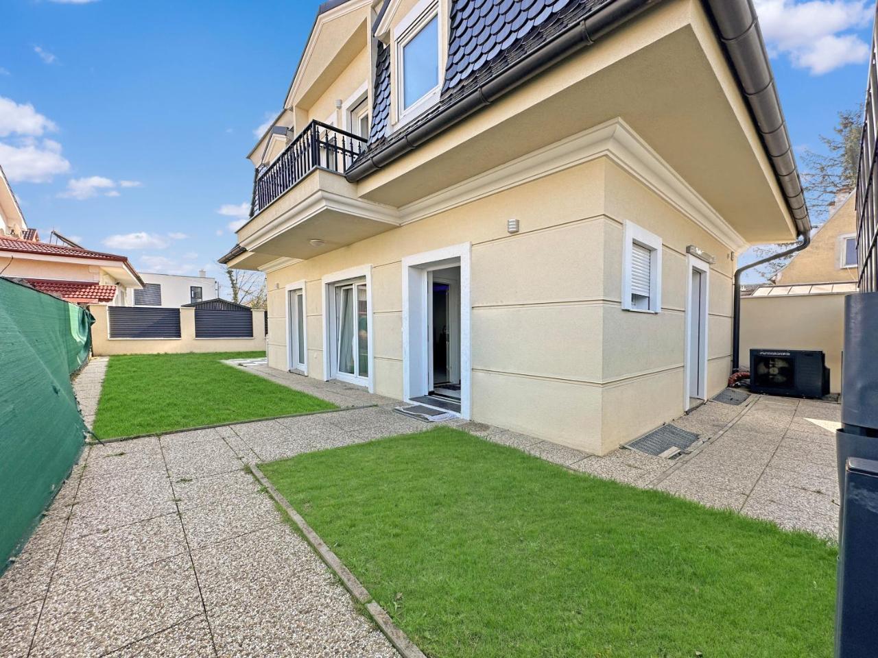 Luxurious Villa In A Quiet Area In Vienna