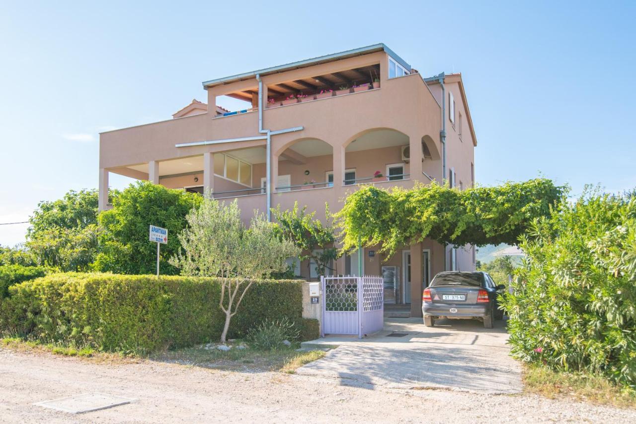 Comfortable Kastel Stafilic Apartment With Balcony