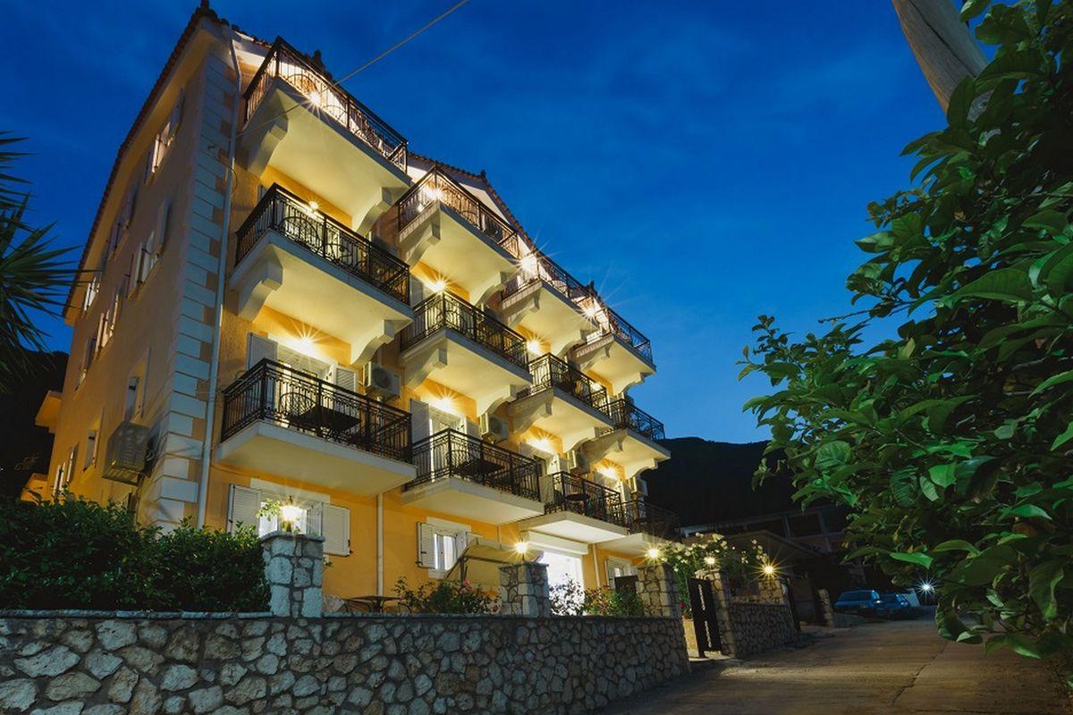 Stellatos House & Suites