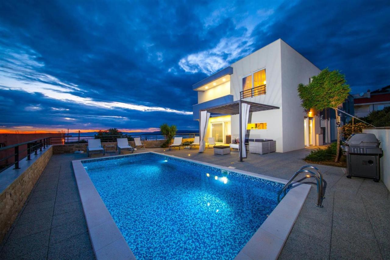 Villa Red With Pool & Sea View