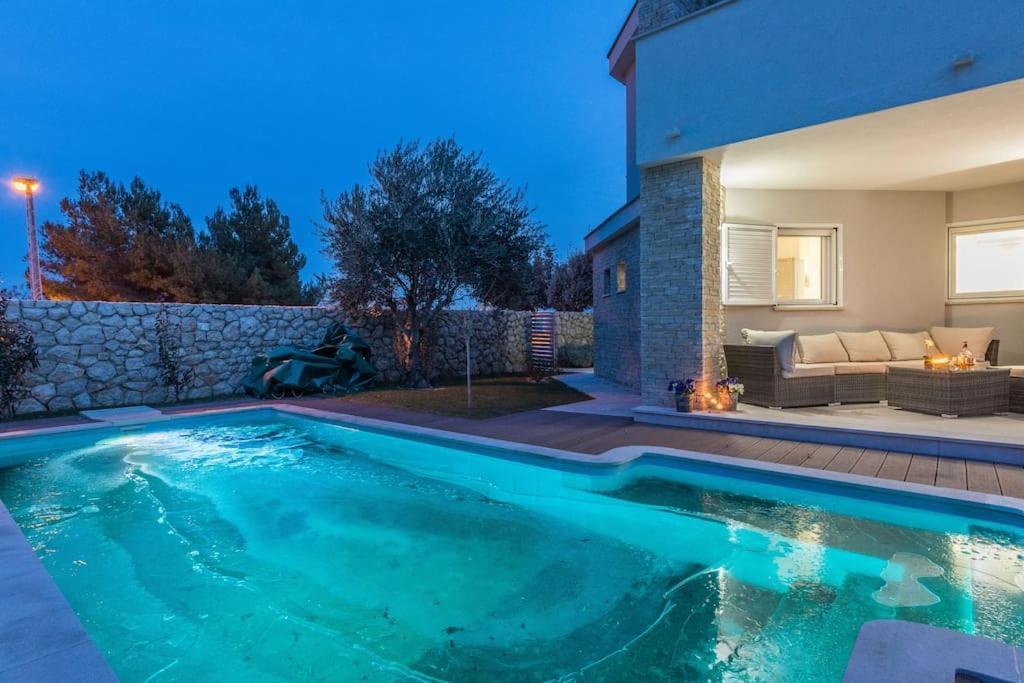 Villa White Rose With Private Pool