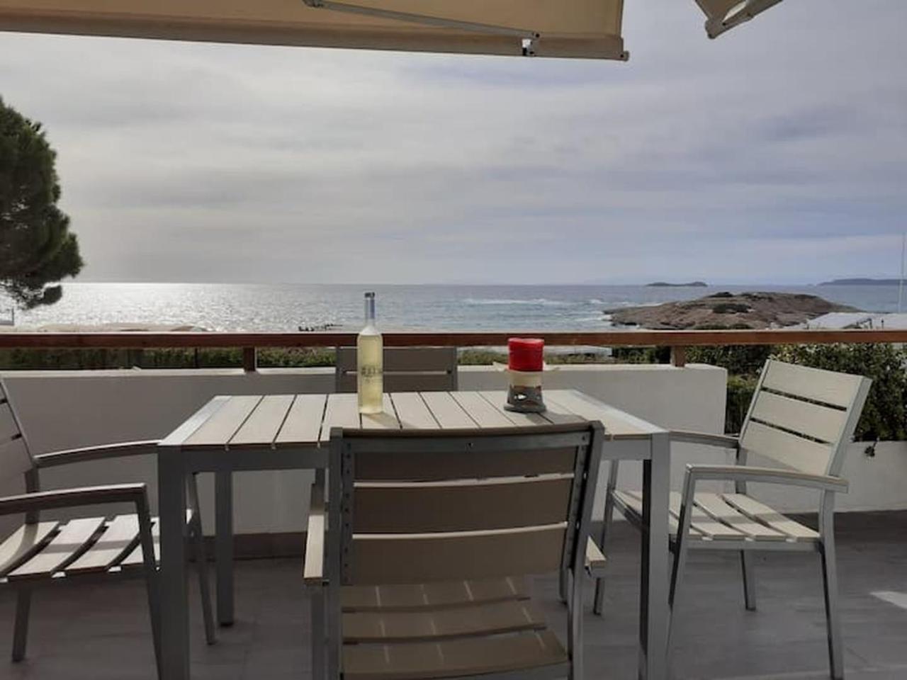 Breezy Summer Maisonette With Exciting View!