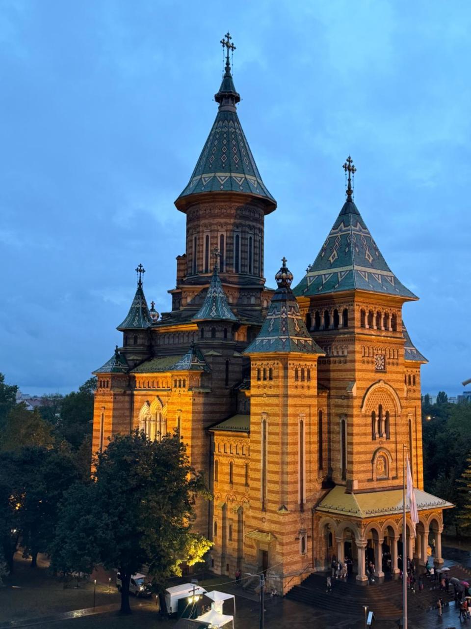 Victoria Square Central