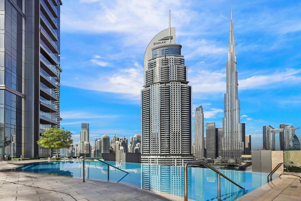 Skyline Views 2br Near Burj Khalifa & Dubai Mall with Pool Access