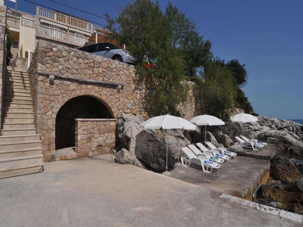Holiday Home Marina Beachfront, Sea View & Free Parking