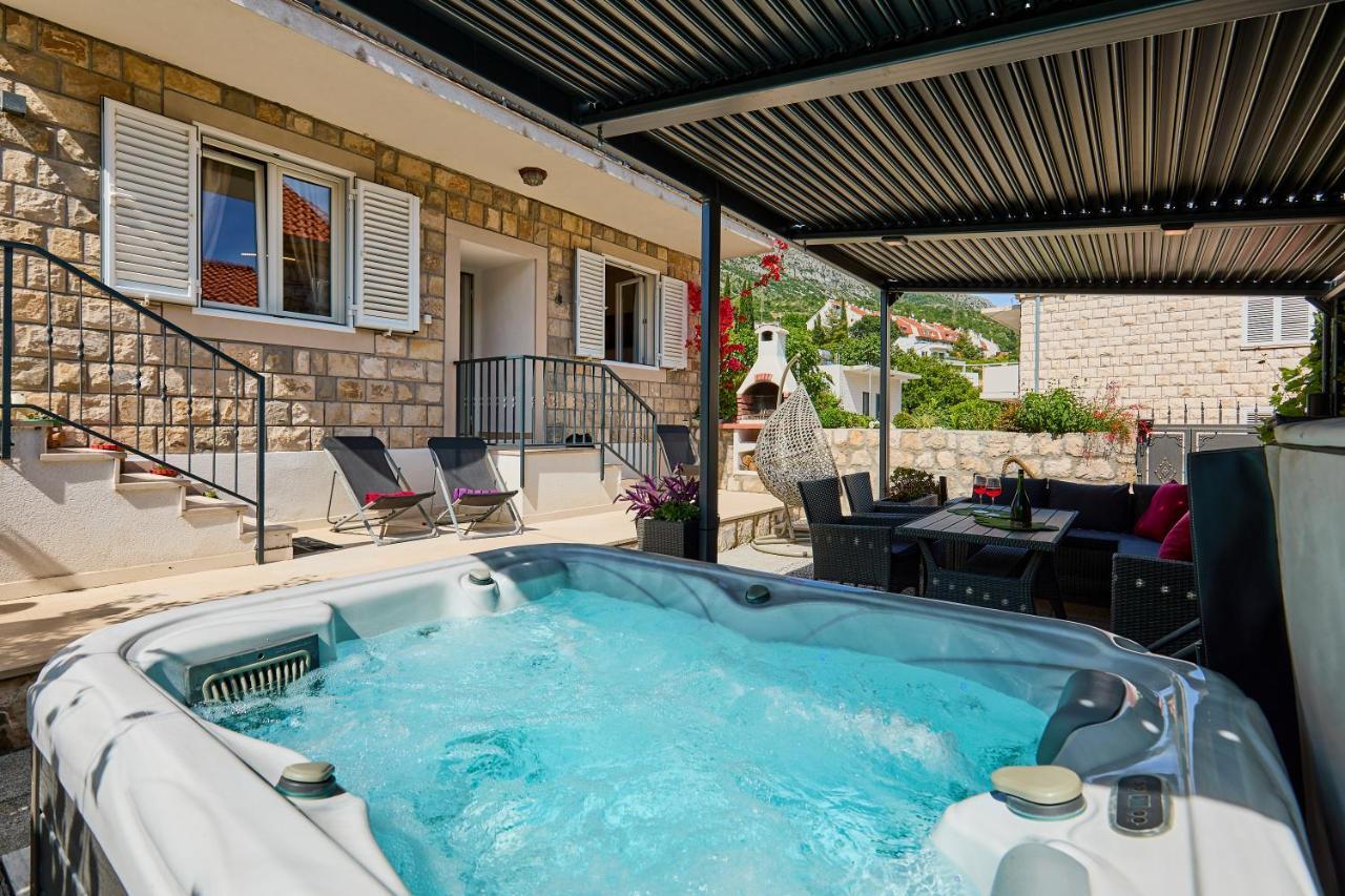 Apartment Aqua Dream Private Jacuzzi, Wood Bbq , Terrace , Ground Floor