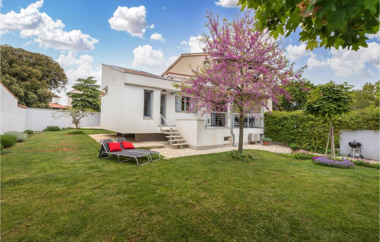 Beautiful Home In Stinjan With Kitchen