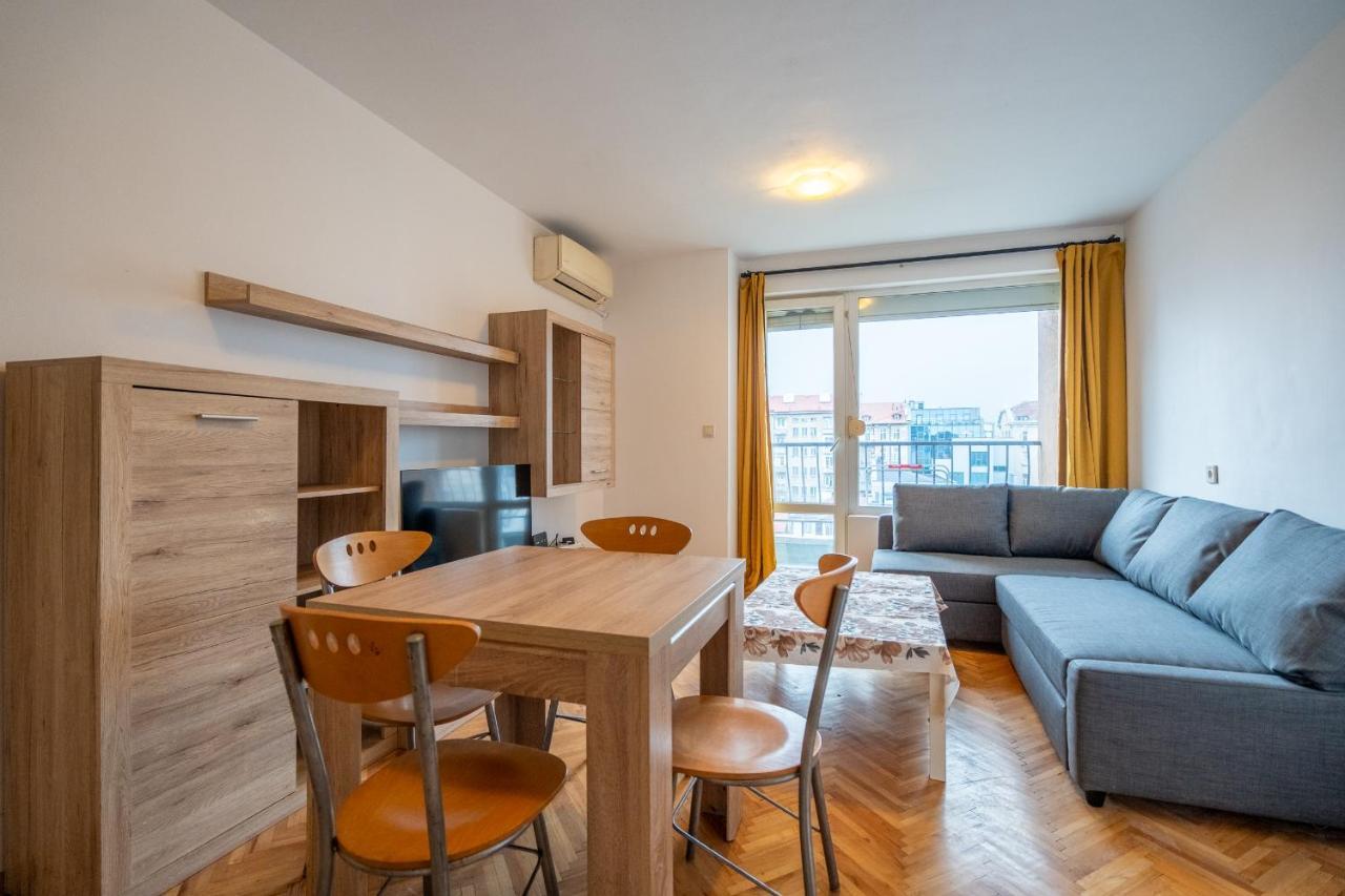 Central 1bdr Private Parking