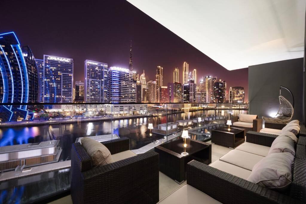 Lux Apartment with Huge Private Lounge I Burj & Canal View