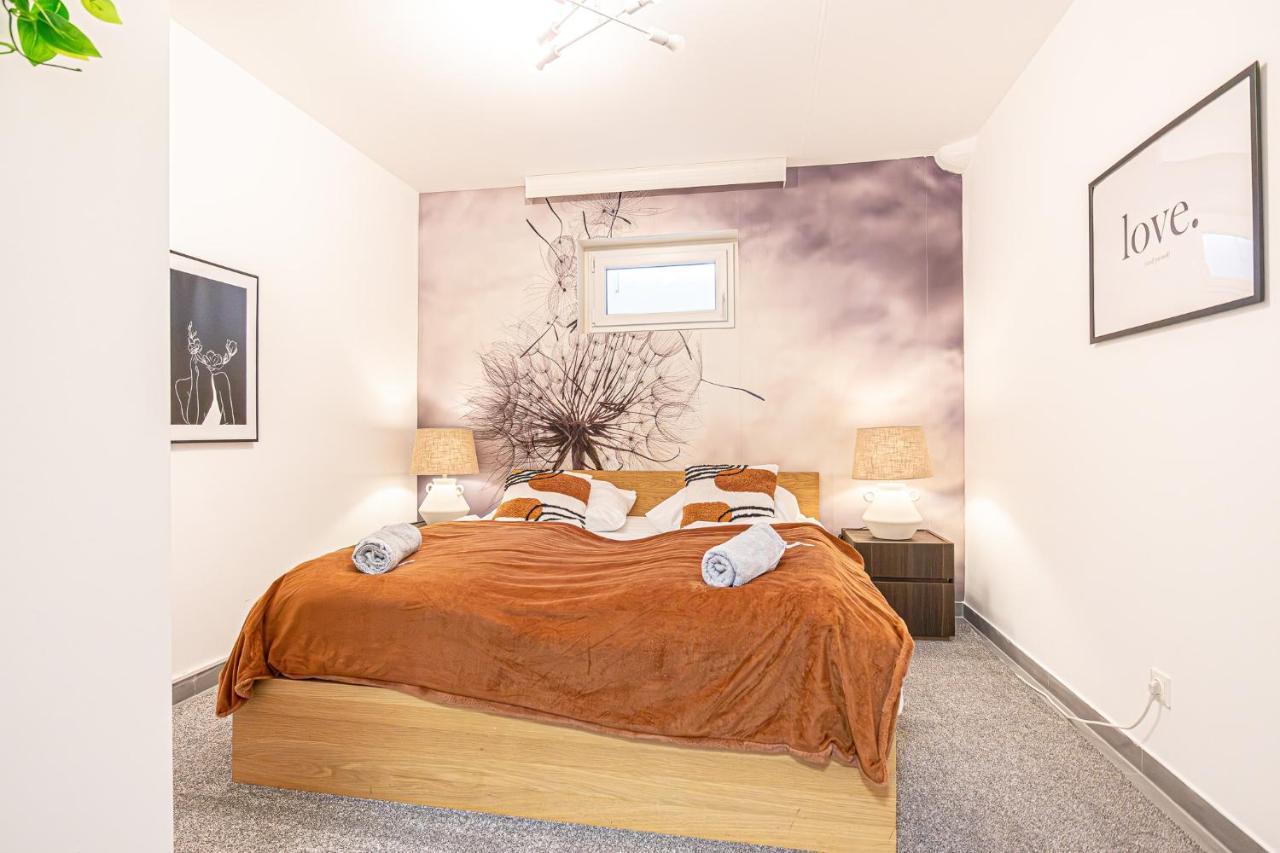 Luxury Vienna 6br-4ba Villa With Private Pool & Sauna Pets Allowed