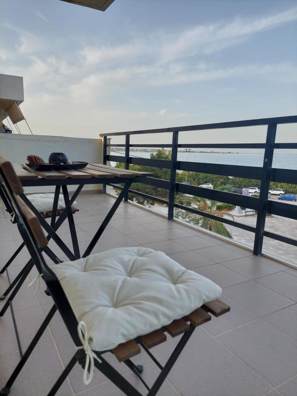 Eleni's Seafront Apartment