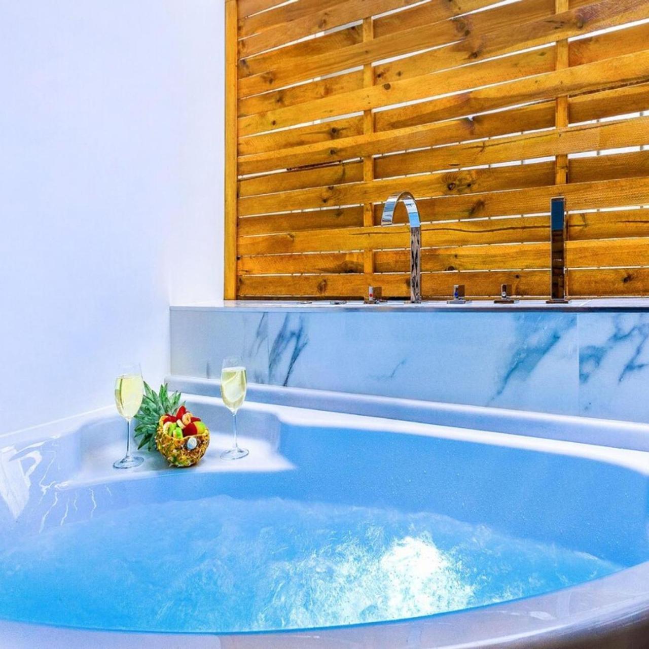 Lux Partment 12 Christina