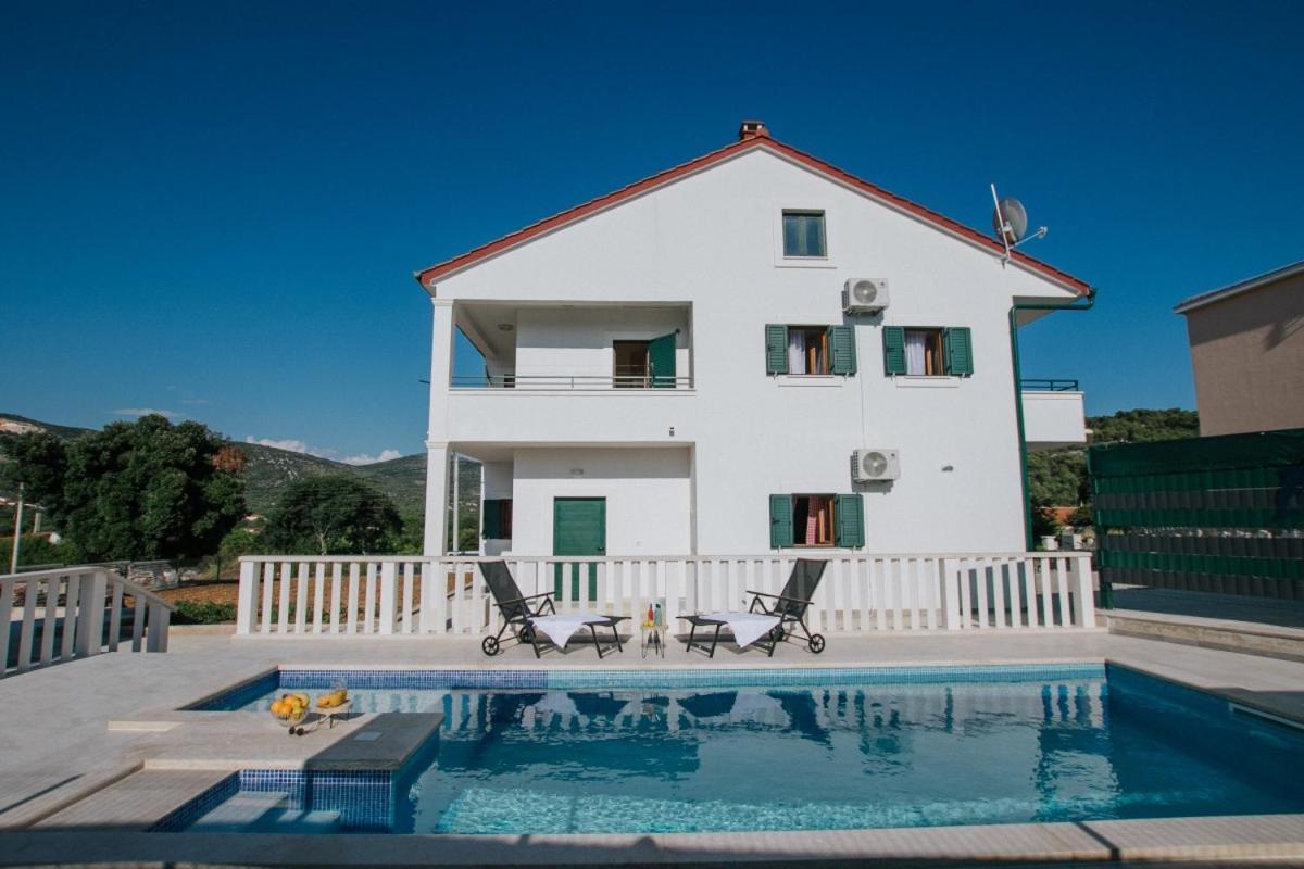 Villa Dagovi In Vrsine Haus Fur 9 Personen