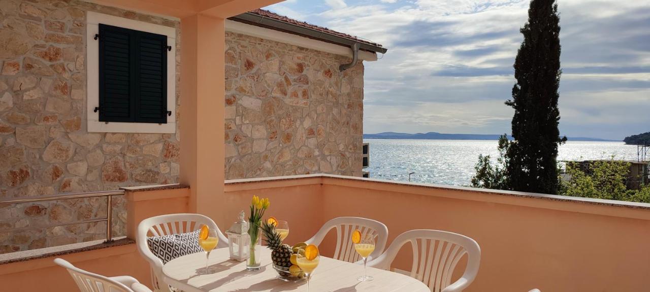 Sea Breeze Suite Beachfront