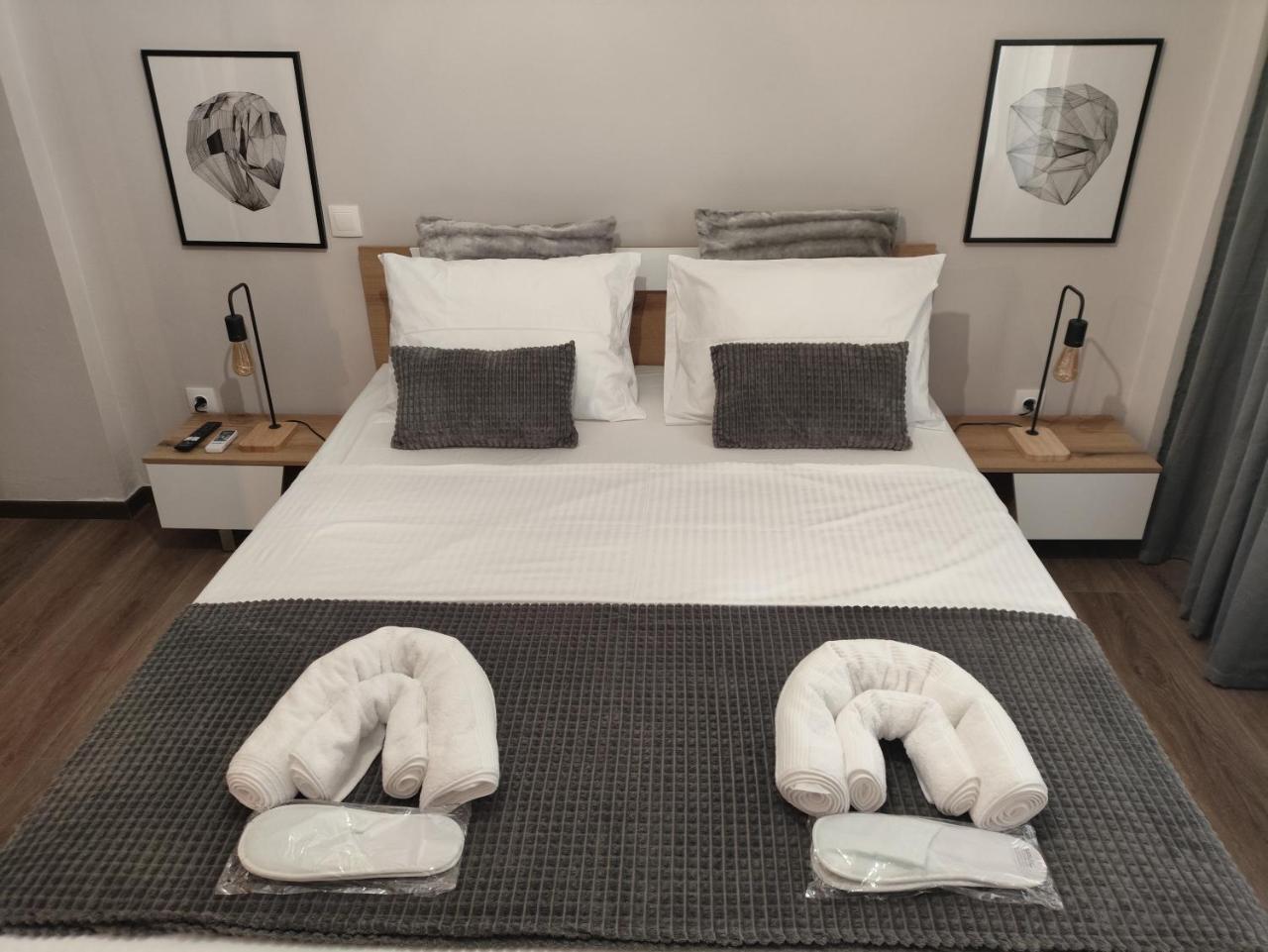 Black & White Suites 2