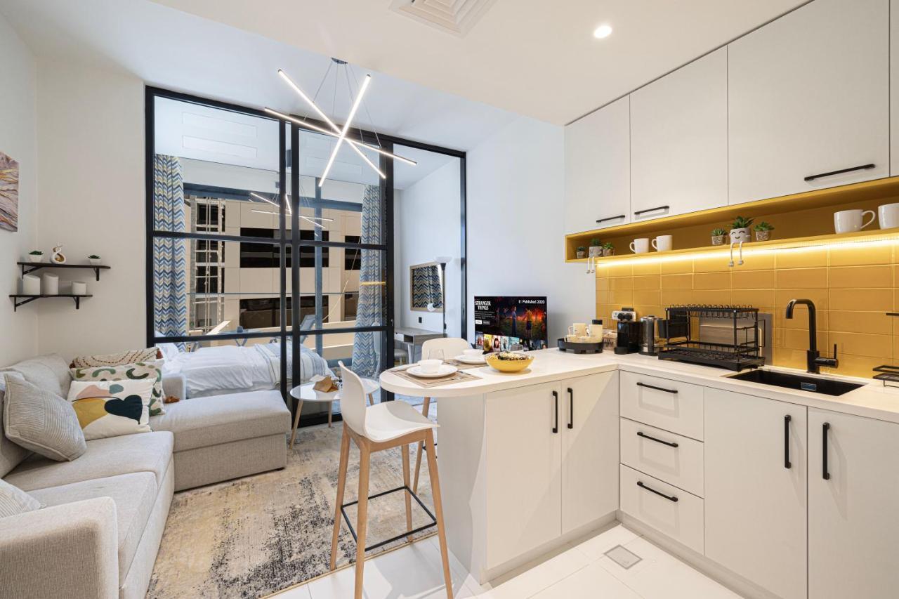 Urbanhomes - Cozy Spacious Exceptional Studio in Heart of Dubai at Jvc