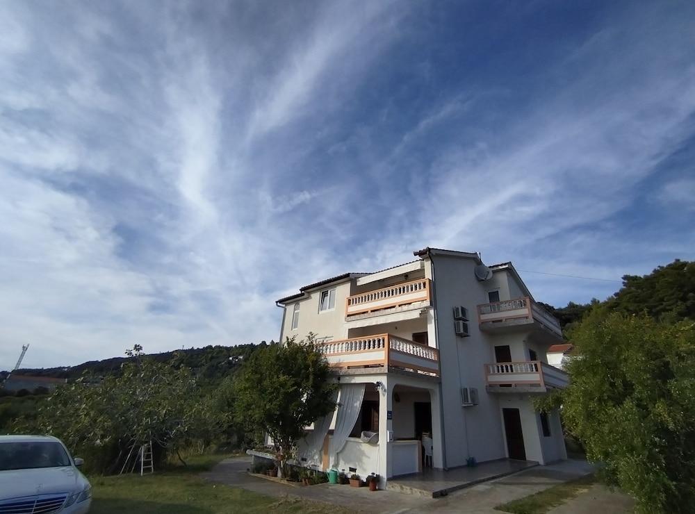 Apartments Zlata Rab