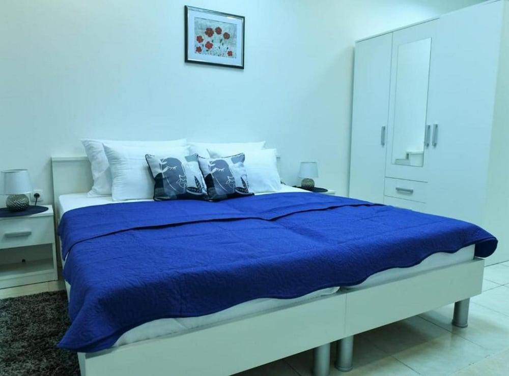 Charming Sinj Town Studio Apartments