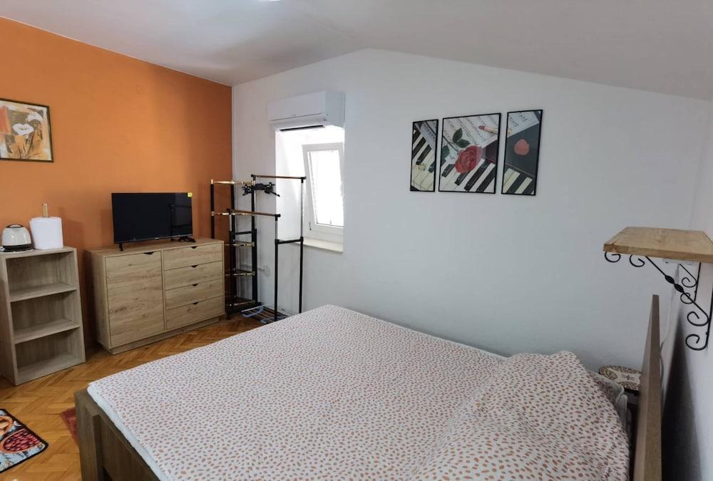 Cozy Studio Apartments With Terrace Near Kastela Promenade