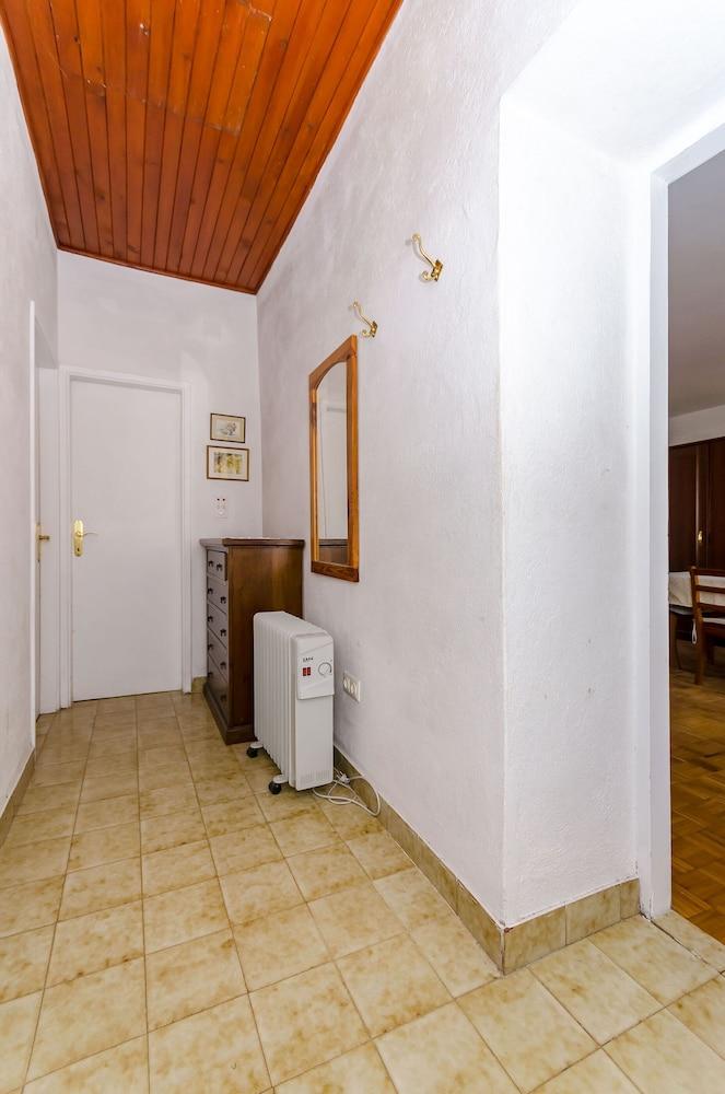 Apartment Village Vrisnik