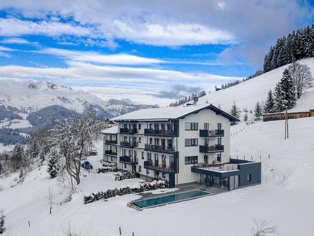 Nice Apartment With Shared Pool