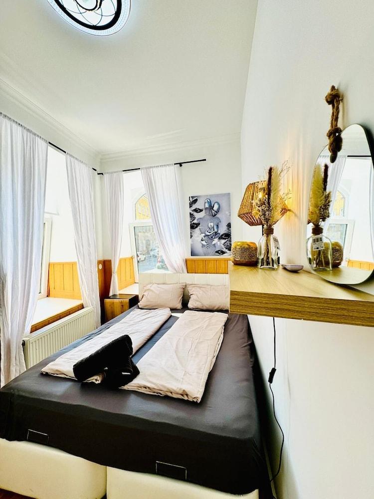 10 Economy Rooms-shared Bath & Kitchen