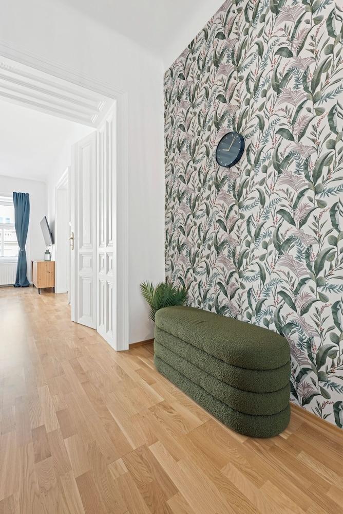 4ty3-apartments Rochus-market Is Calling