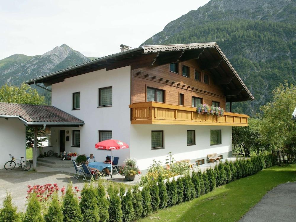 Spacious Holiday Home With Garden
