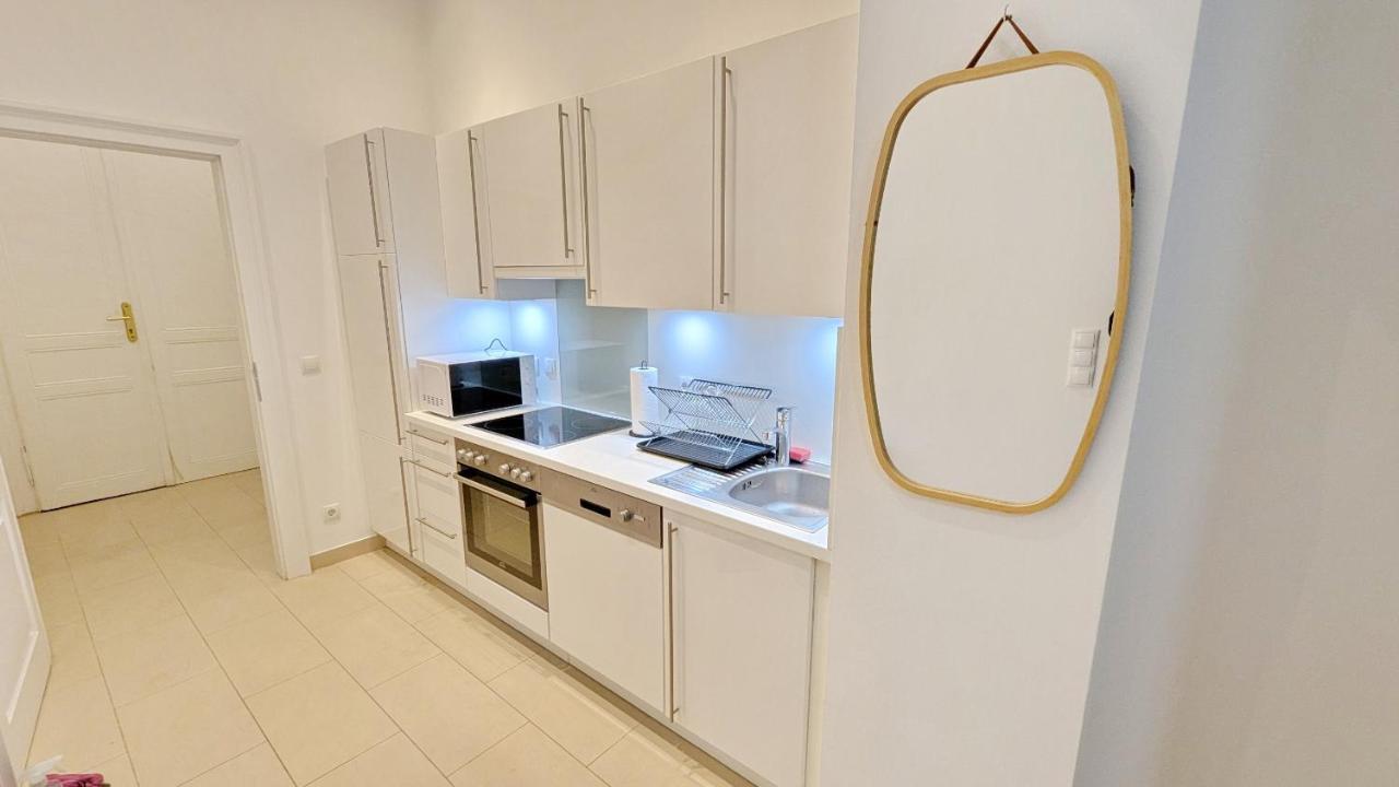 Apartment For 12p 2 Minutes Form Vienna Main Station