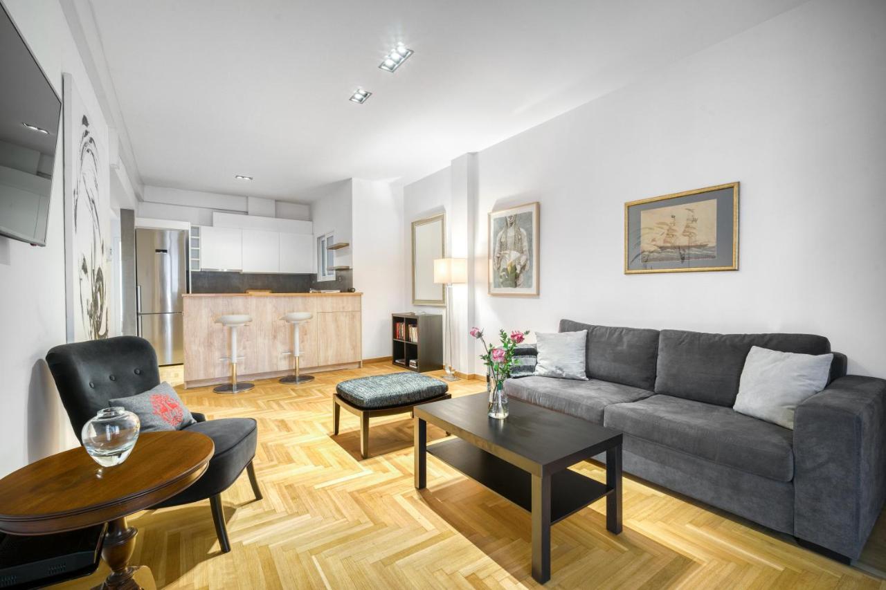 Delightful Stylish Two Bedroom Condo In Hip Area Of Central Athens