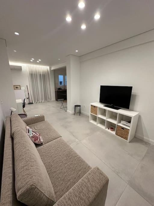 Modern Apartment At Marina Zeas