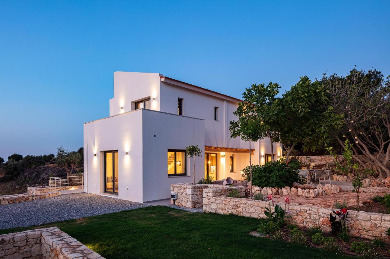 Villa Sun, Roussospiti