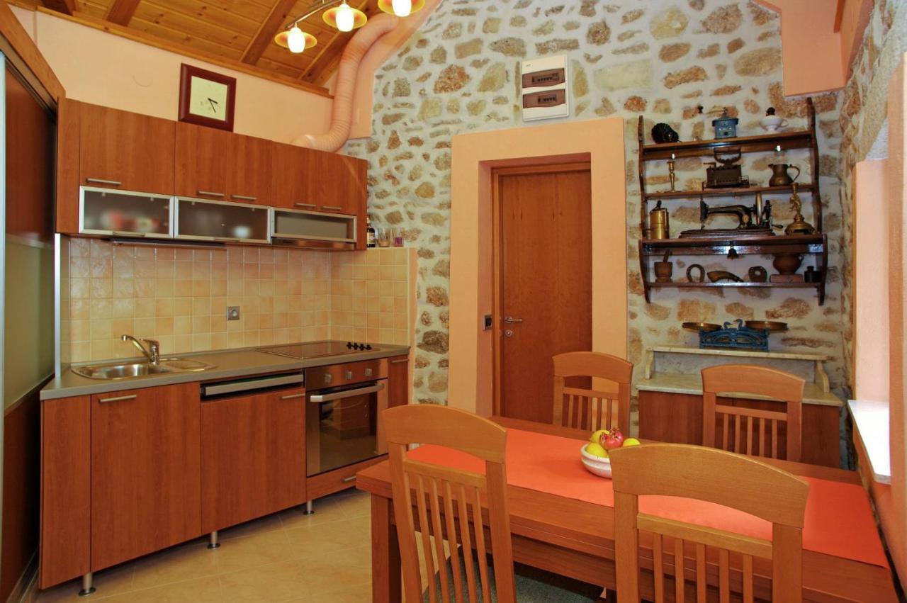 Apartment Menego A2 Bol-center, Croatia