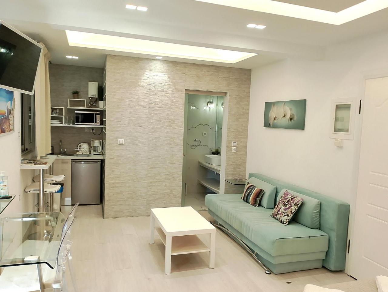 Minimal Downtown Apartment B