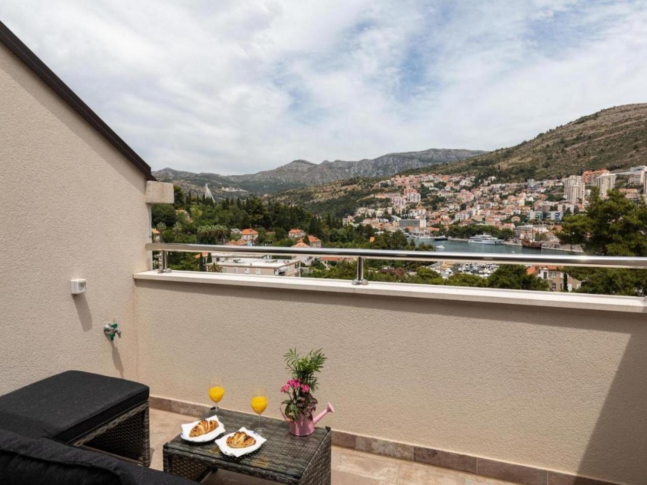 Tirena Hotel