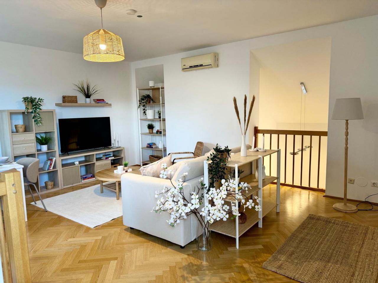 90qm, 3 Bedrooms, Near Schonbrunn, Balcony Axara Housing