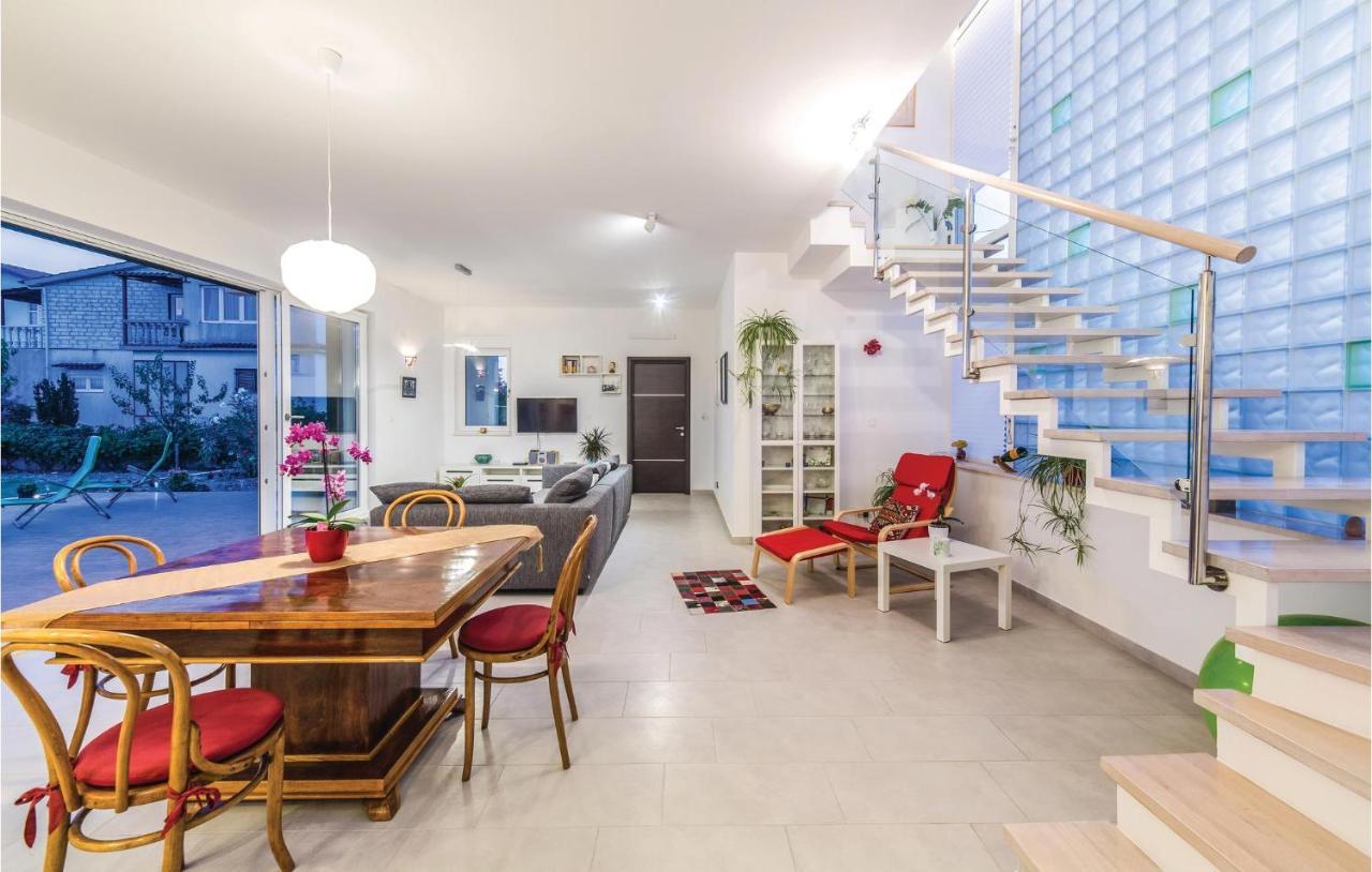 Three-bedroom Holiday Home In Kastel Stafilic