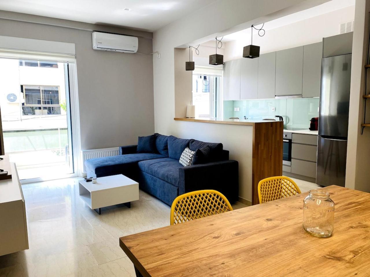 Karyatis Apartment On The Road Of History