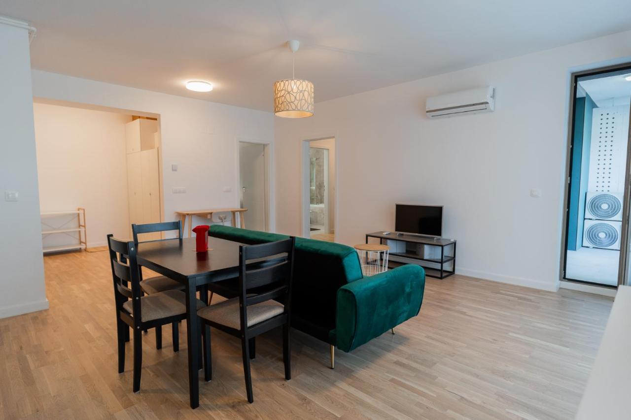 Lagoon Park Apartments With Beach View