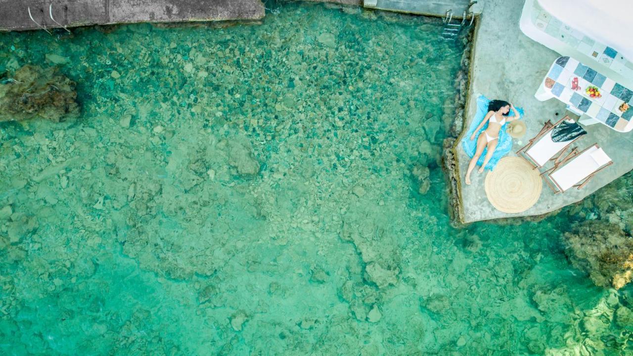 Esperanza Boathouses