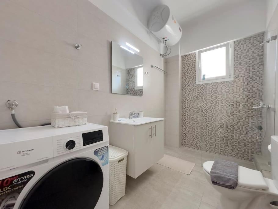 Tompazi Modern Apt With Amazing View In Alimos