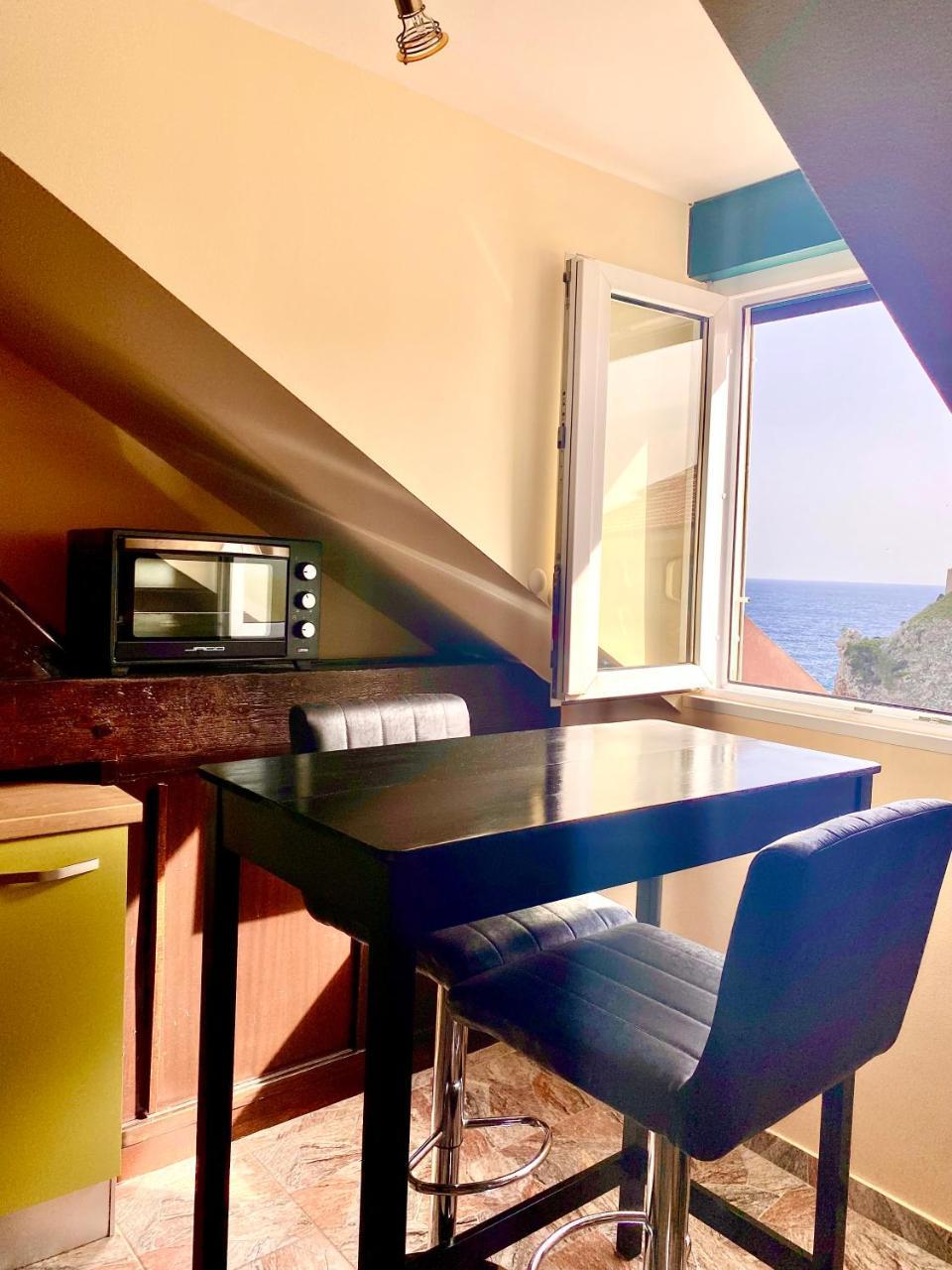 Cozy Studio With Sea & Old Town View