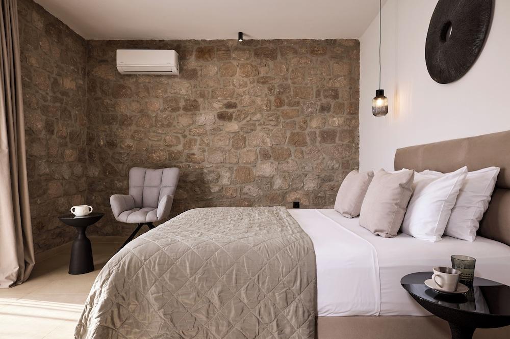 Kedros Milos Suites