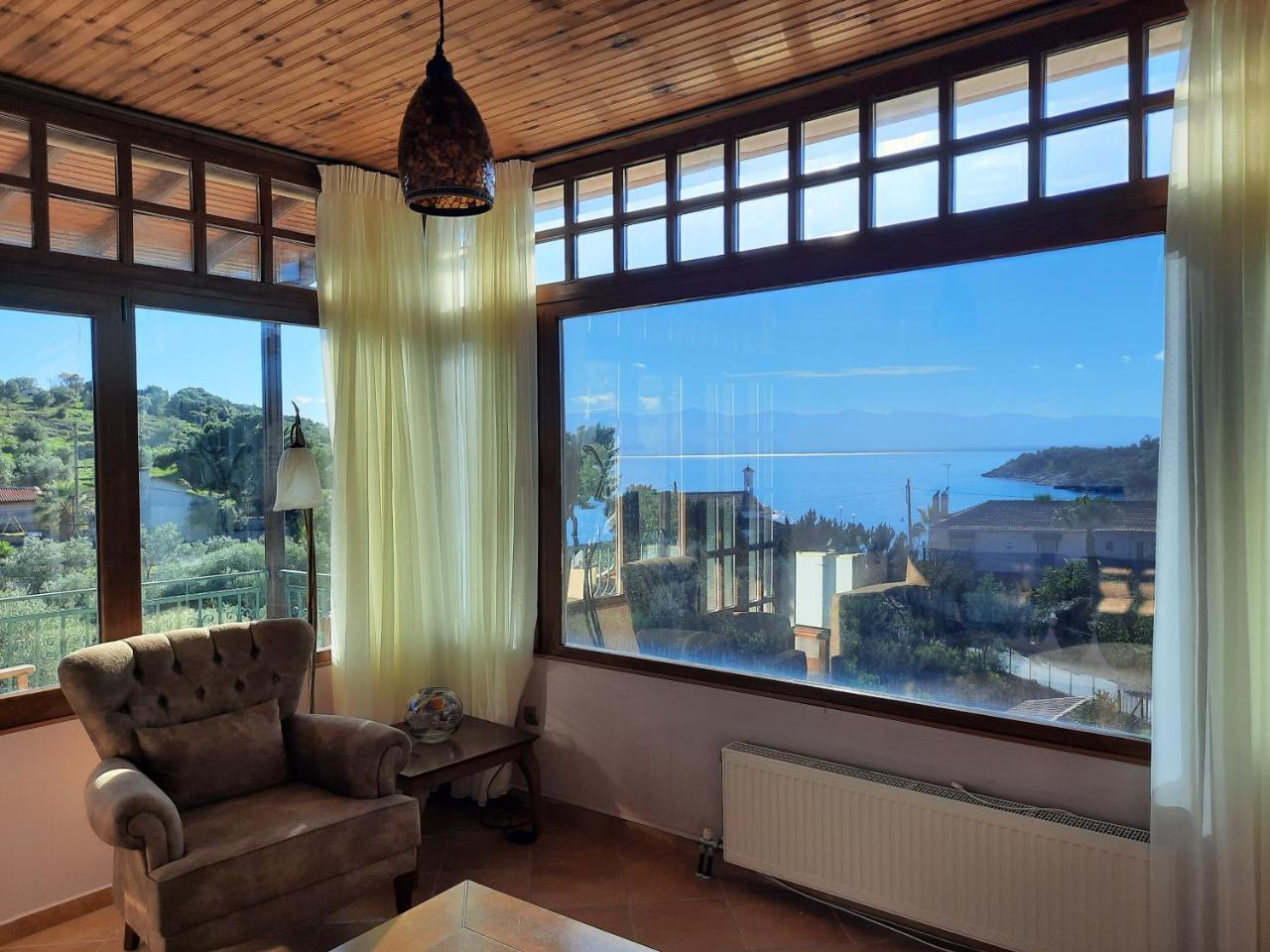 Ella's Sea View Villa