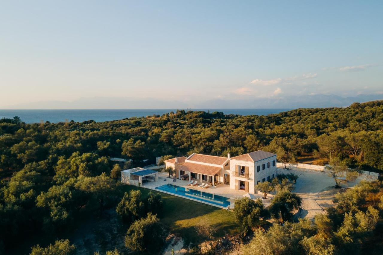 Eclectic & Secluded Estate, Villa Aegis