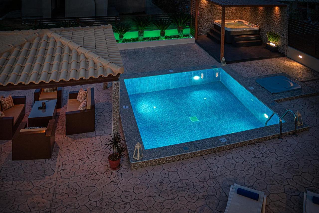 Maria's Luxurious Villa In Koskinou