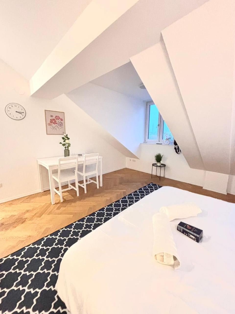 Simply Third Apartment