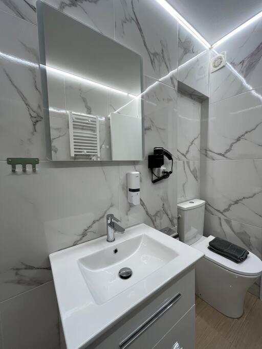 Apollon Family Apartment by Zeussuites