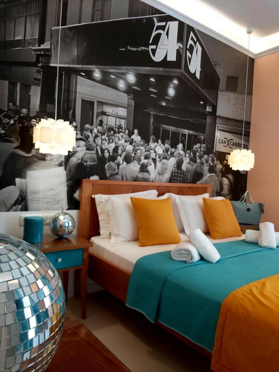 Nostalgia Retro Suites